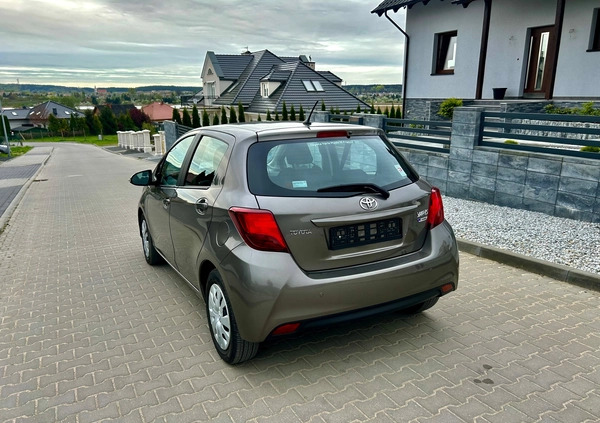 Toyota Yaris cena 37900 przebieg: 32700, rok produkcji 2016 z Chodzież małe 154